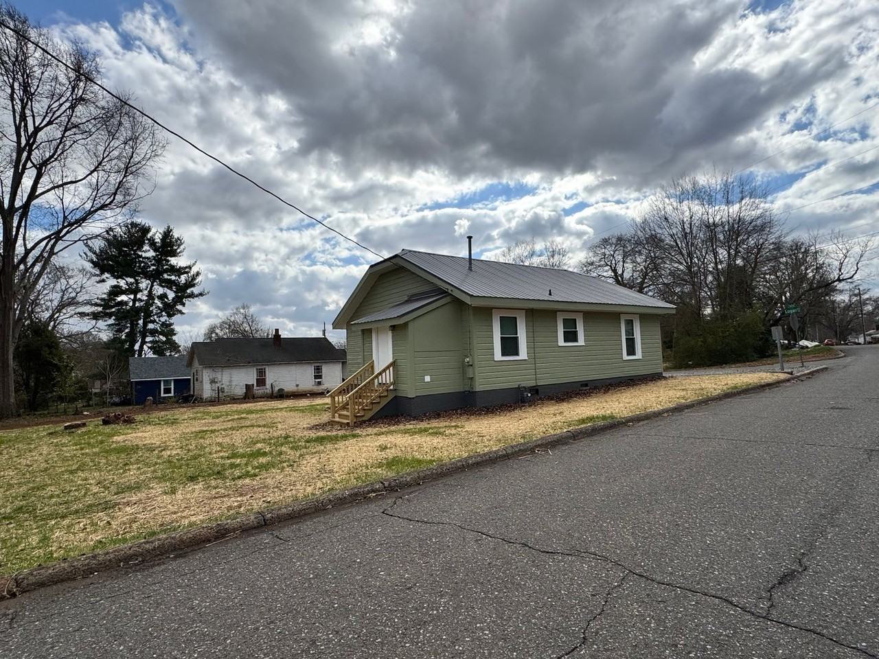 926 Logan St - Photo 3 of 31