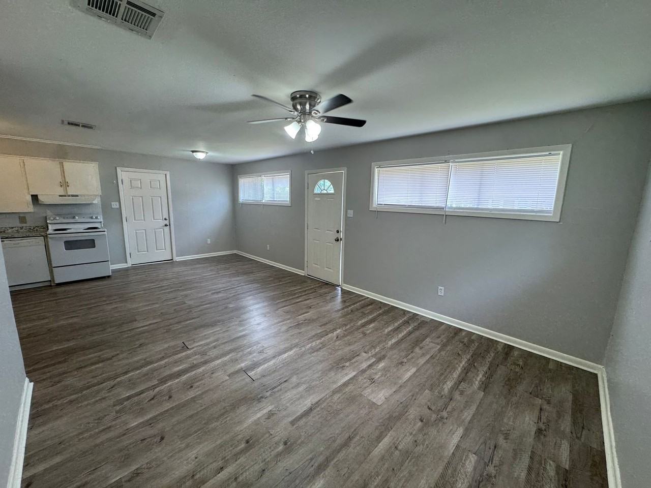 4604 Donnie Ave - Photo 2 of 10