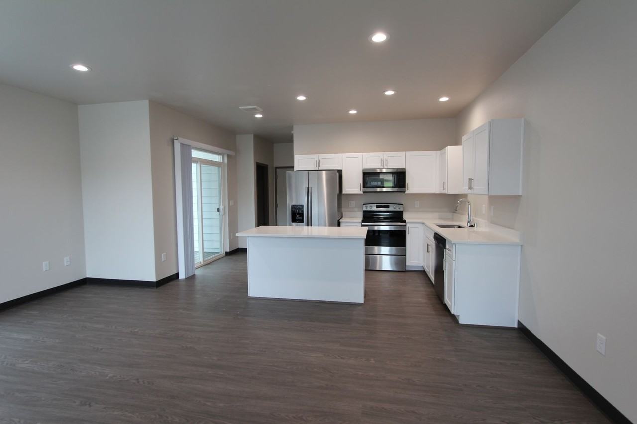 1011 Greenfield Dr - Photo 3 of 22