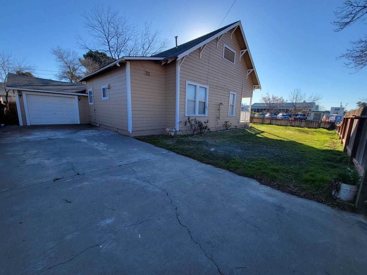 1522 Marin St - Photo 2 of 28