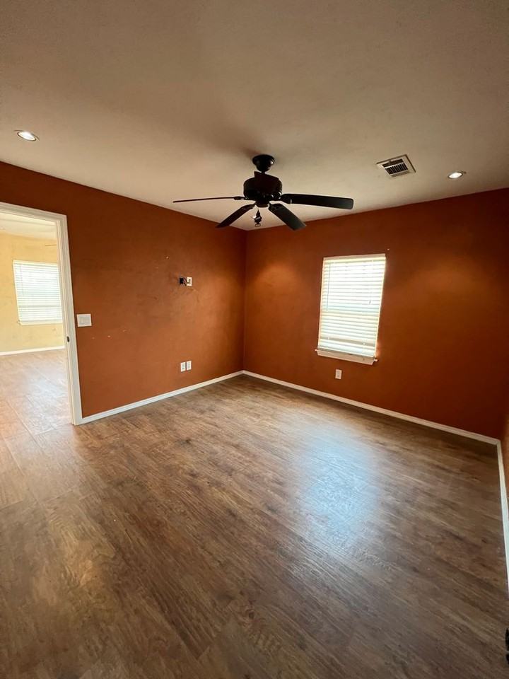 4108 S Washington St - Photo 4 of 10