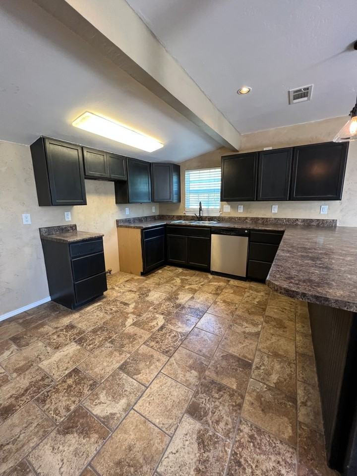 4108 S Washington St - Photo 5 of 10