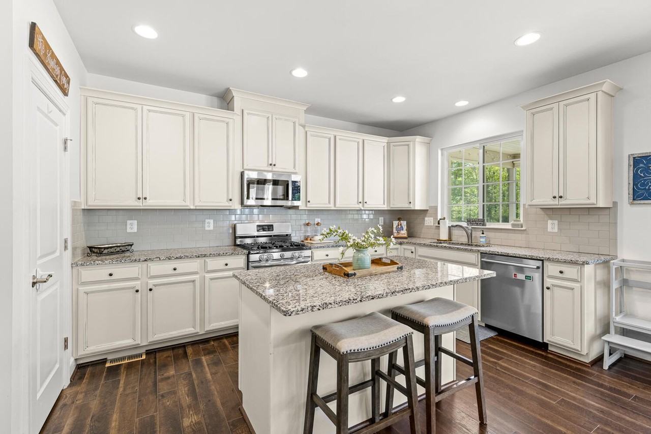397 Pear Blossom Rd - Photo 7 of 50