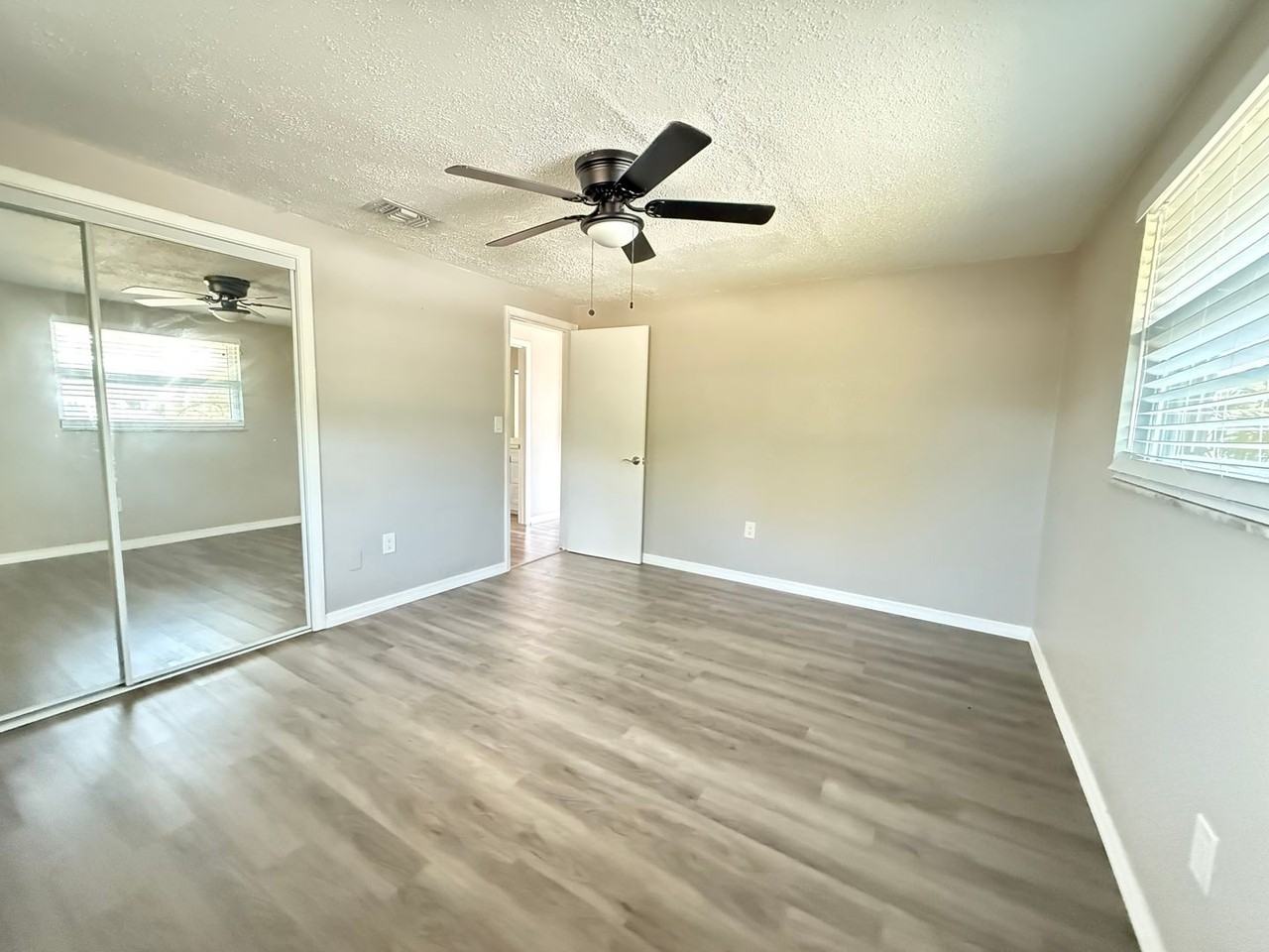 350 Elmstreet Ct - Photo 7 of 15