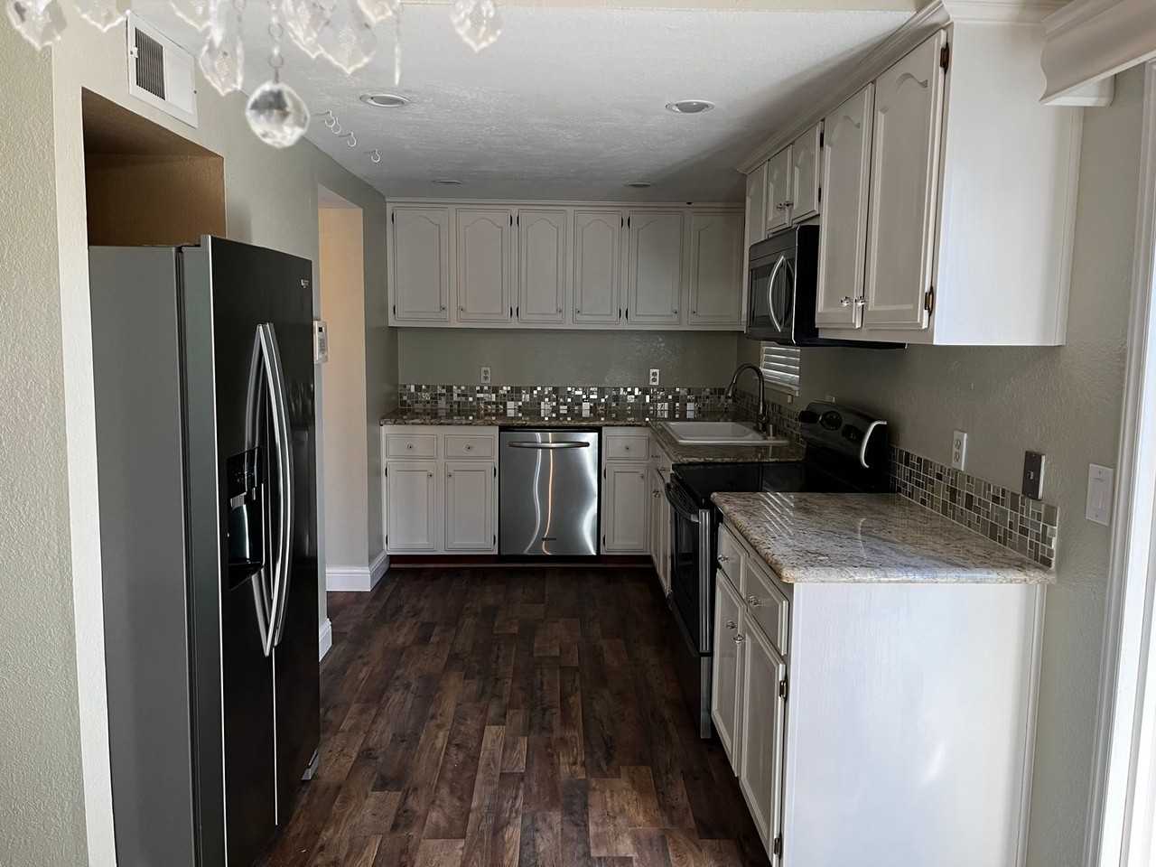 6203 Ackland Ct - Photo 4 of 12