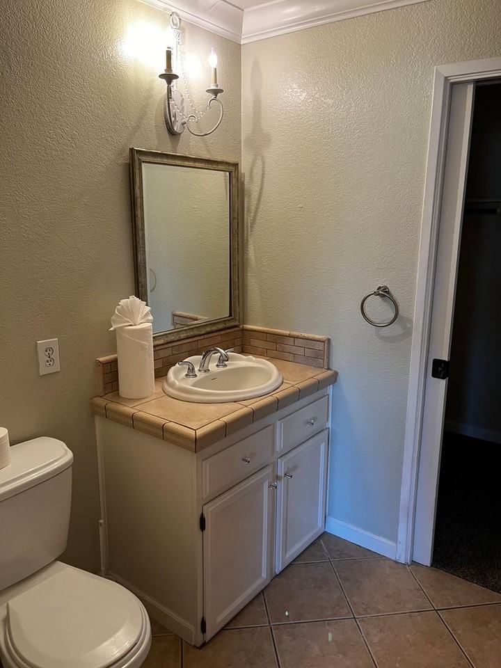 6203 Ackland Ct - Photo 7 of 12