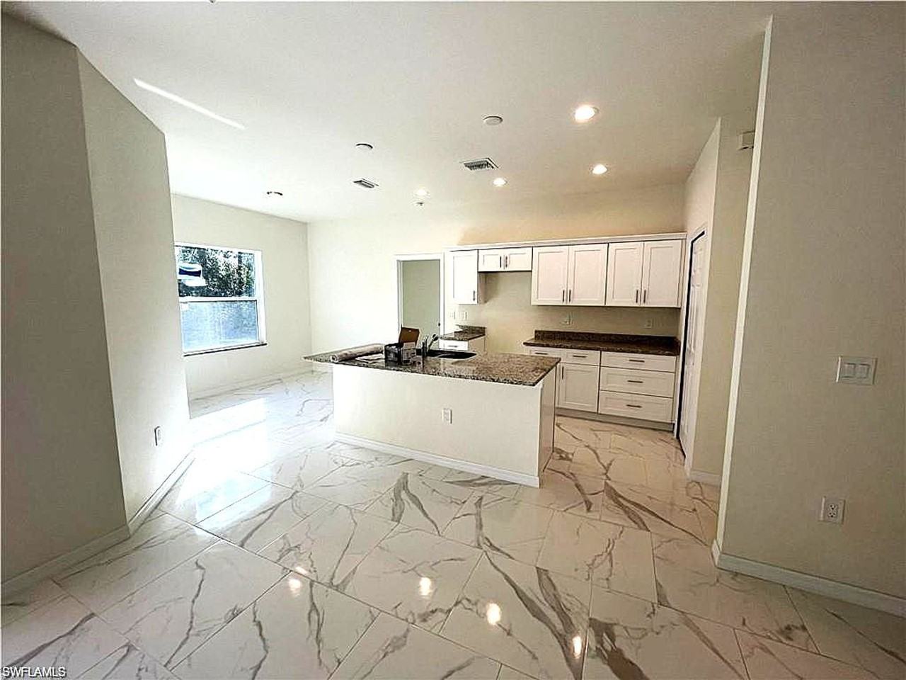 1236 Ramsay St E - Photo 5 of 15