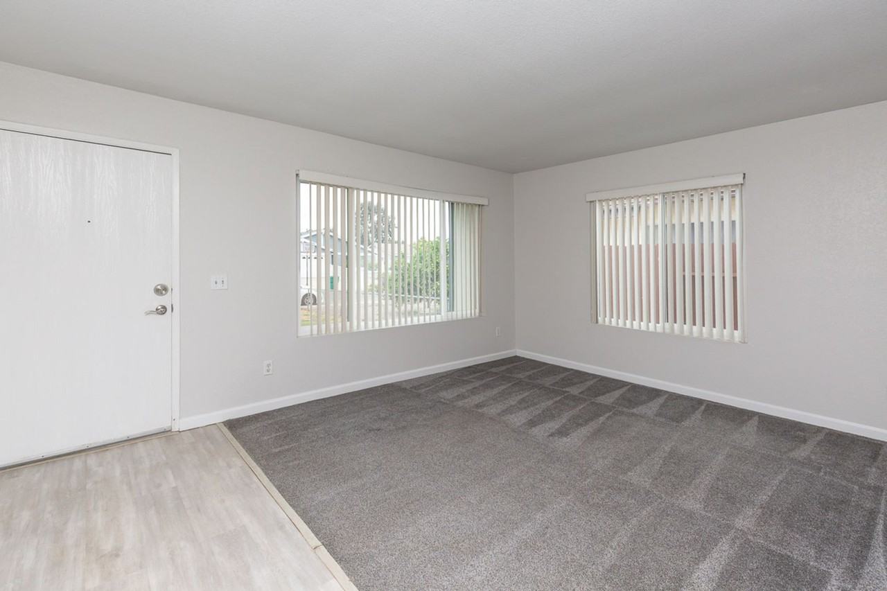 11355 Camarosa Cir - Photo 4 of 24