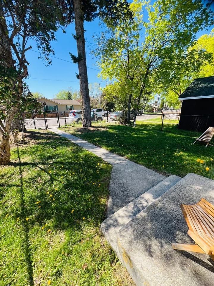 204 Livingston Ave - Photo 3 of 16