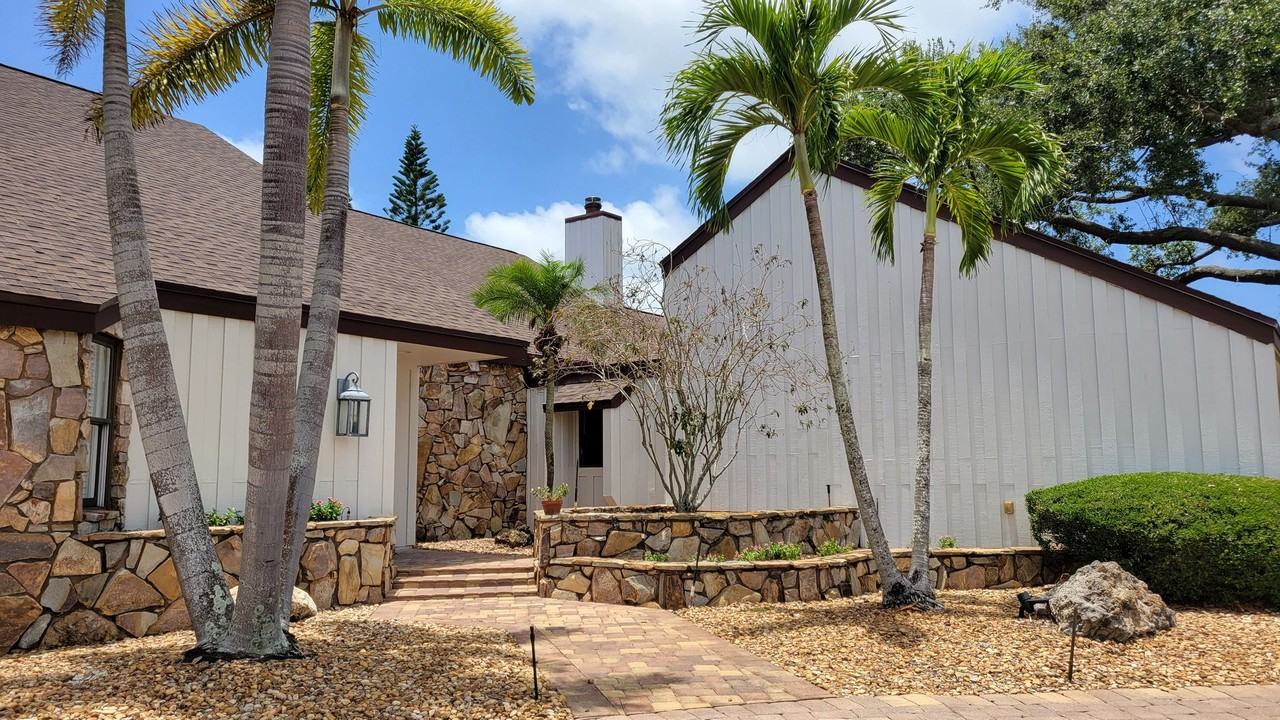 3970 Prairie Dunes Dr - Photo 3 of 36