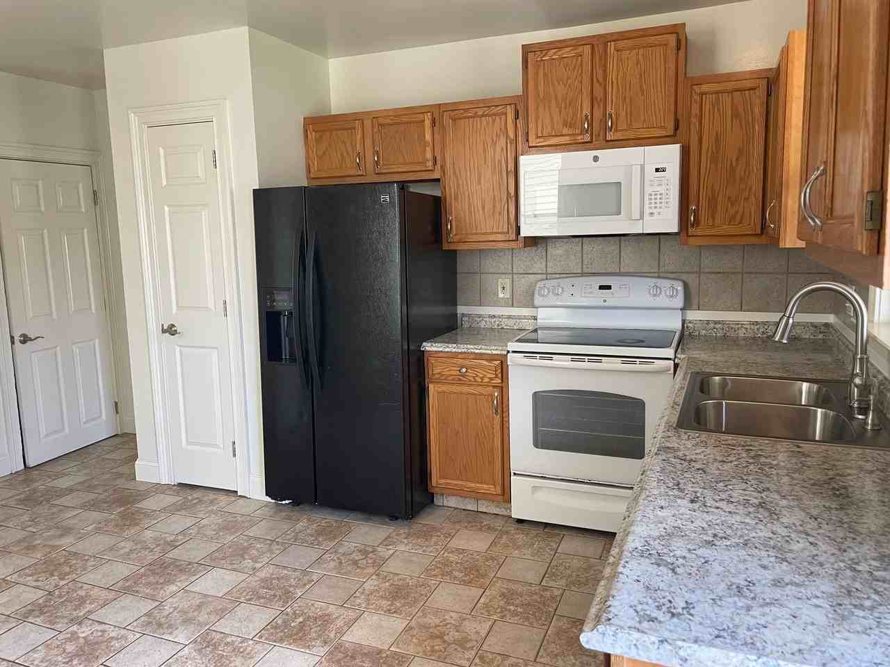 121 S Barbara St - Photo 2 of 28