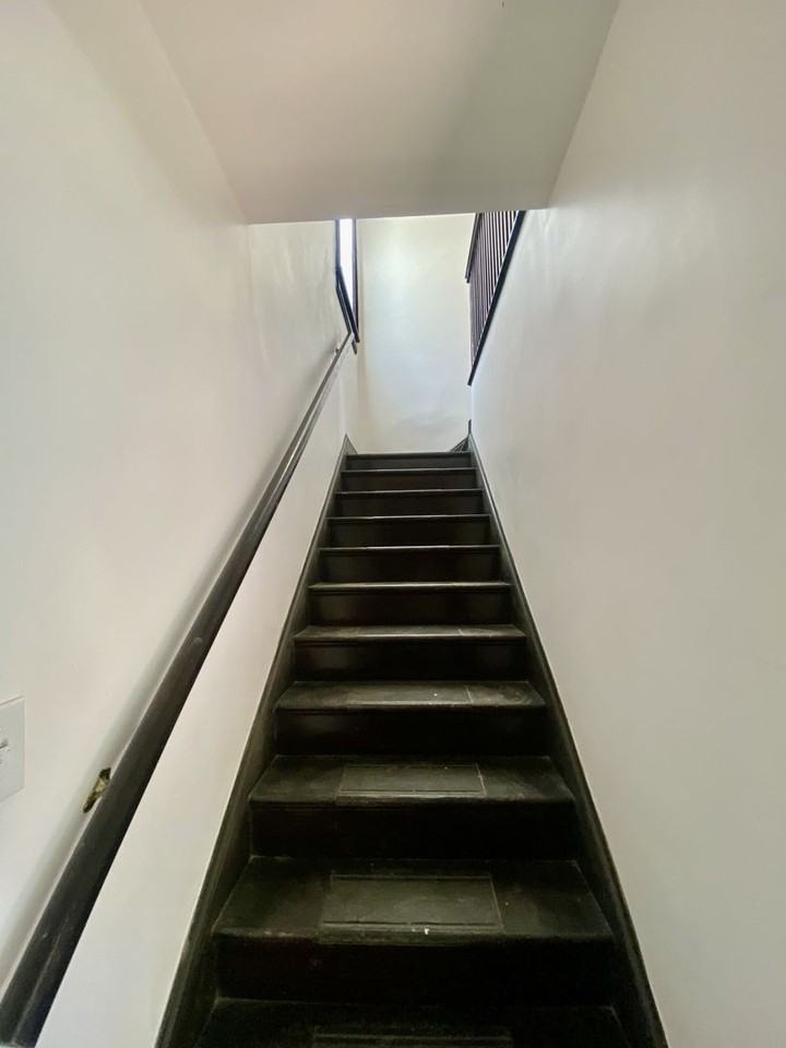 115 E 39th St #B - Photo 4 of 21