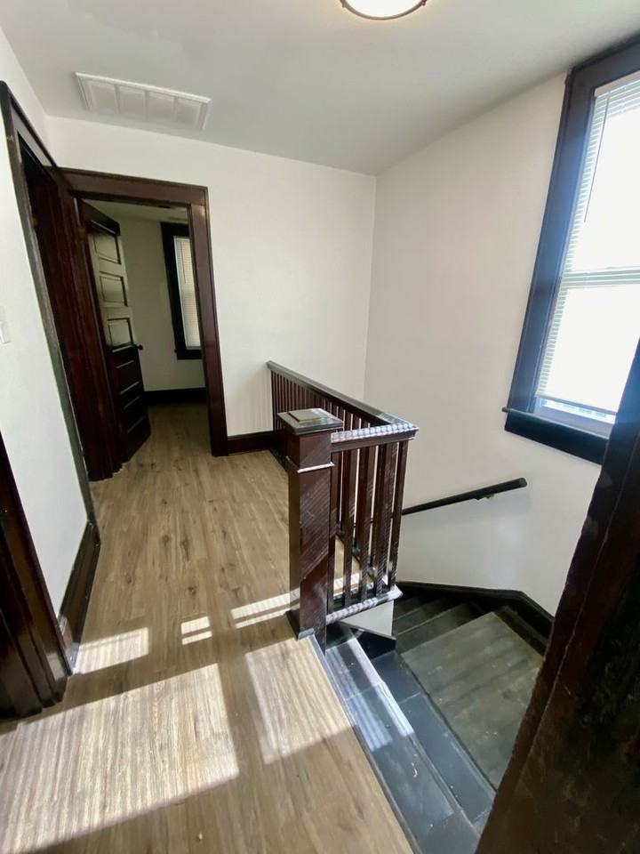 115 E 39th St #B - Photo 5 of 21