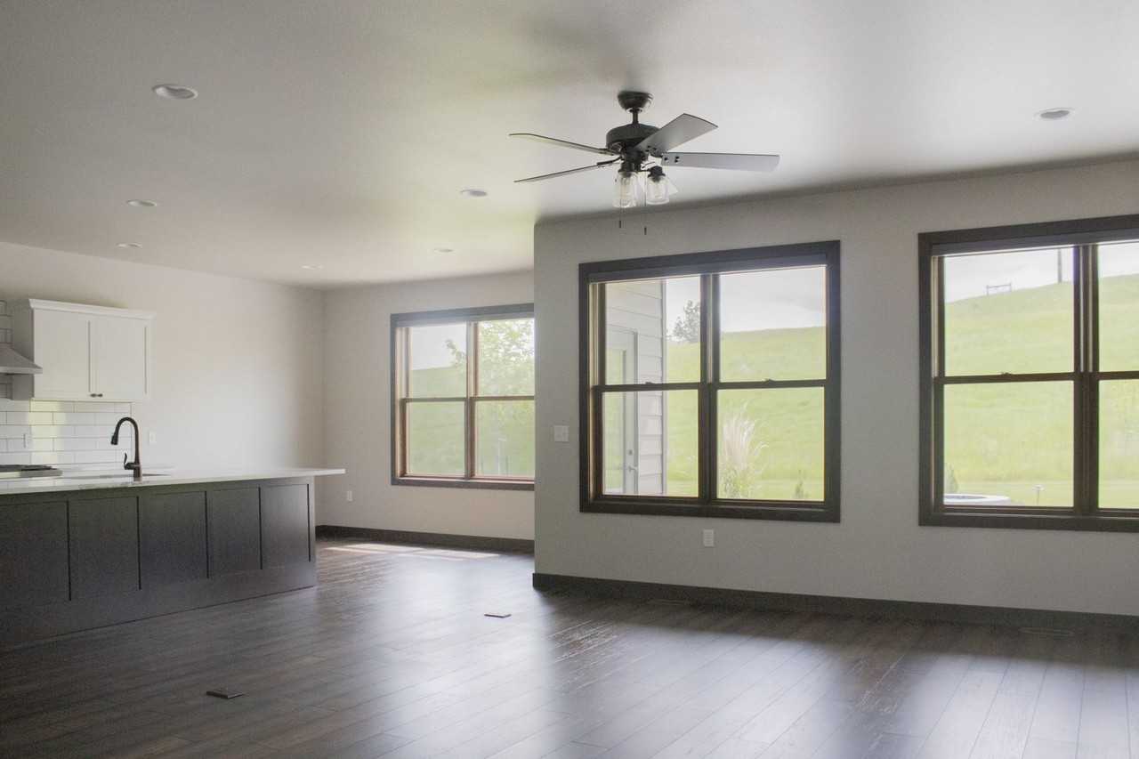 2143 Arrowhead Cir - Photo 3 of 20