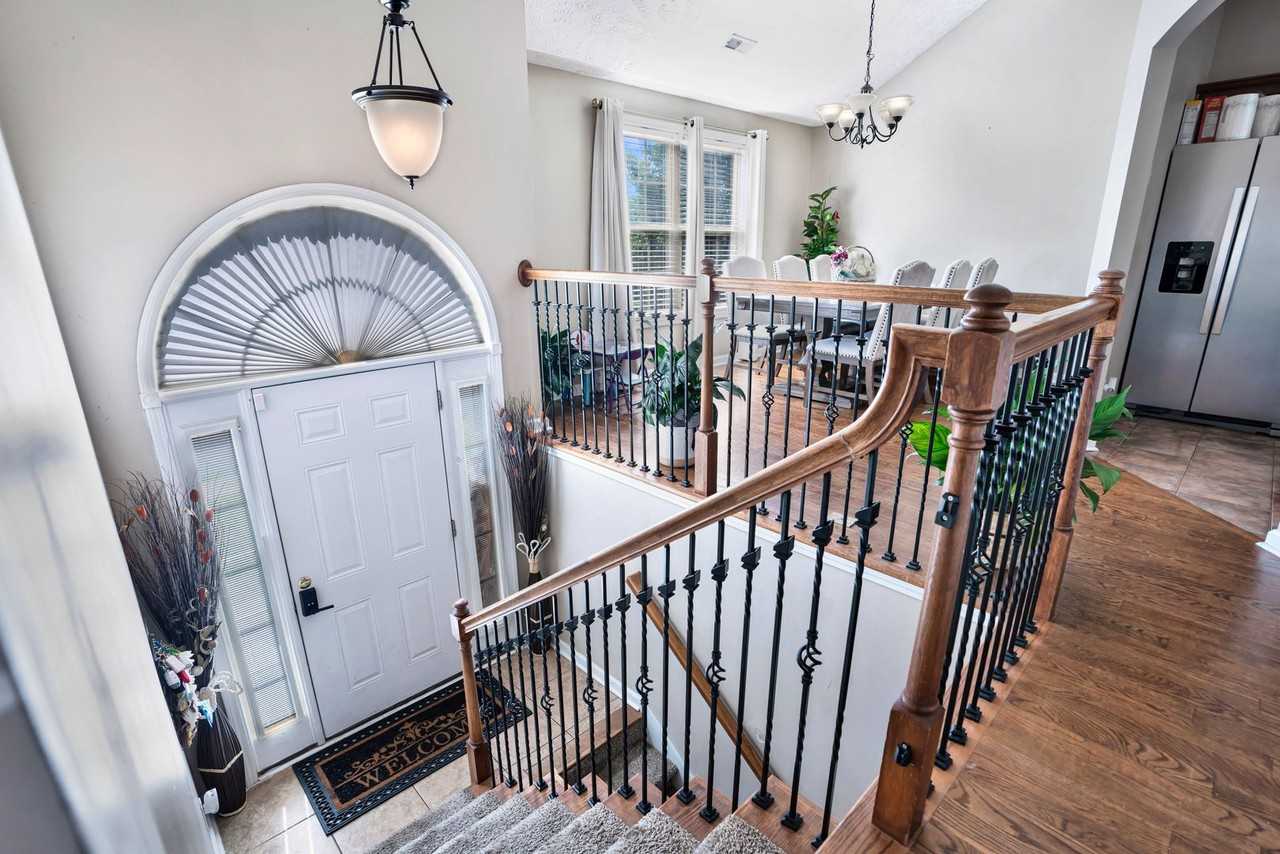 1213 Chinook Cir - Photo 3 of 50
