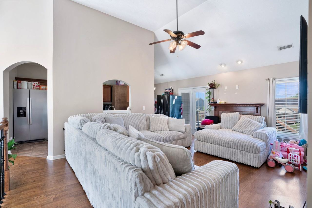 1213 Chinook Cir - Photo 5 of 50