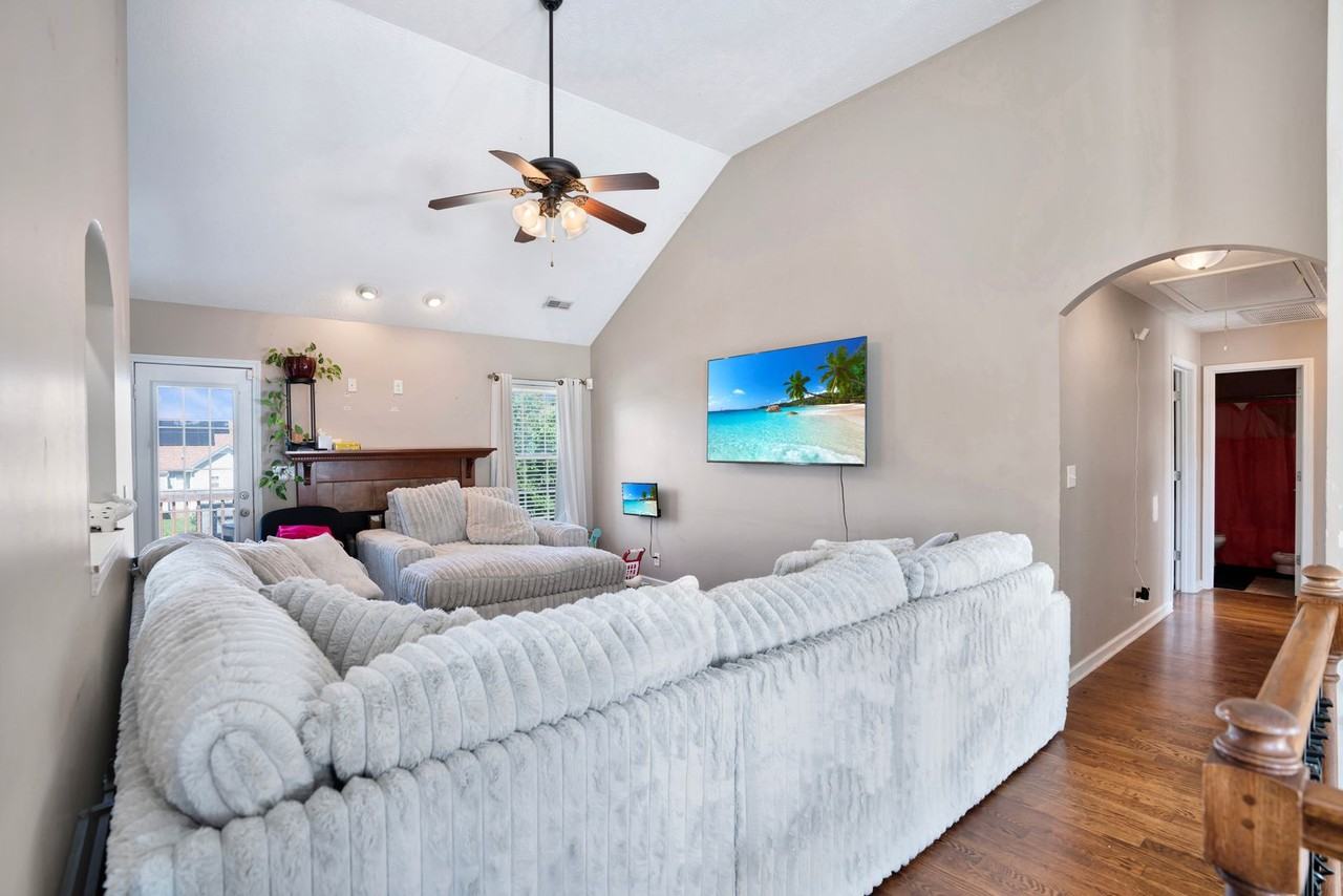1213 Chinook Cir - Photo 6 of 50
