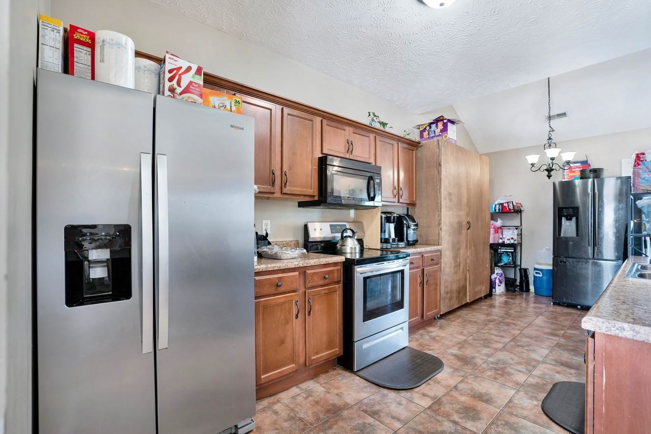 1213 Chinook Cir - Photo 7 of 50