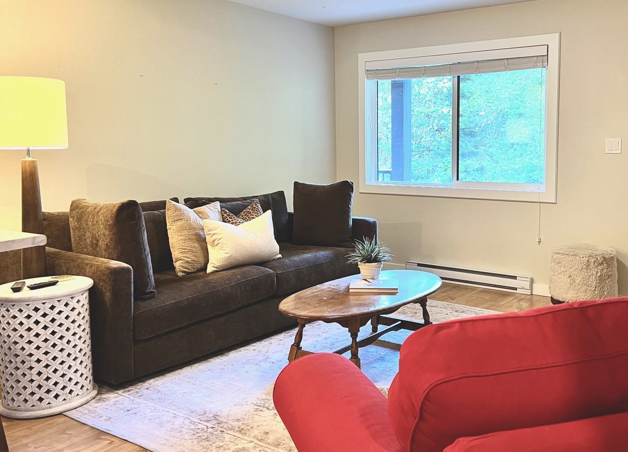 4961 Thunderbird Place - Photo 4 of 11