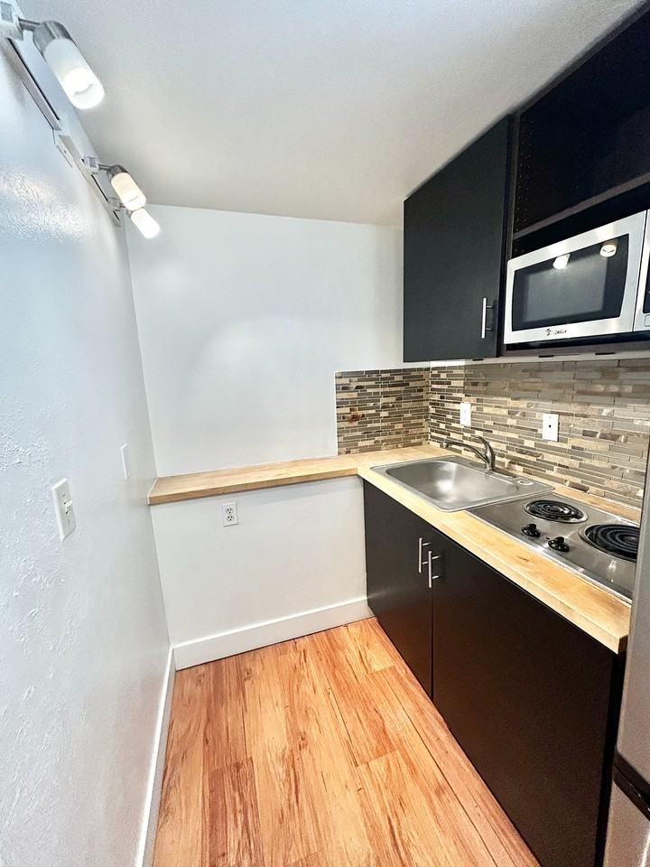 Plaza West - Photo 7 of 29