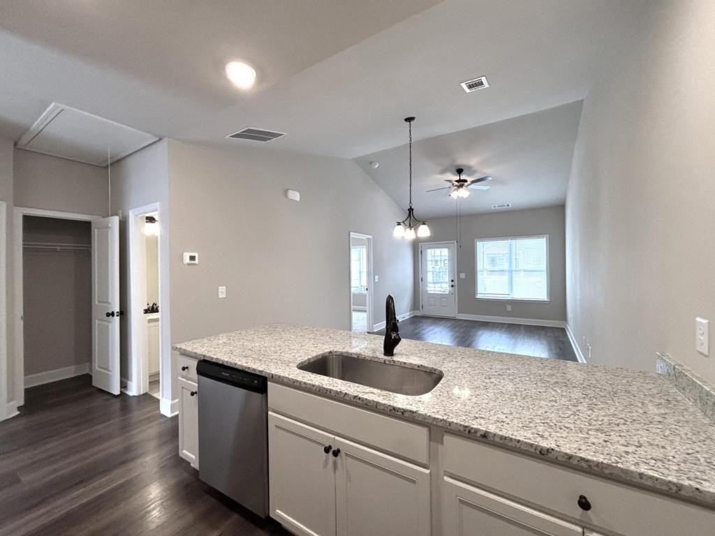 601 Parkview Ct - Photo 2 of 16