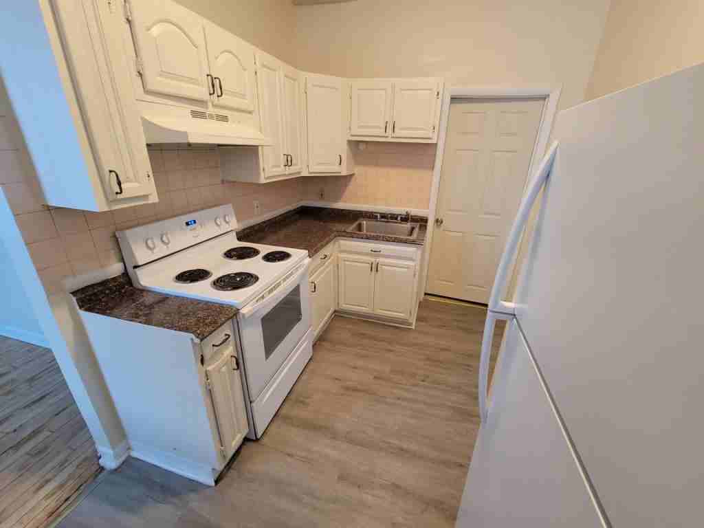 141 Division St - Photo 3 of 8