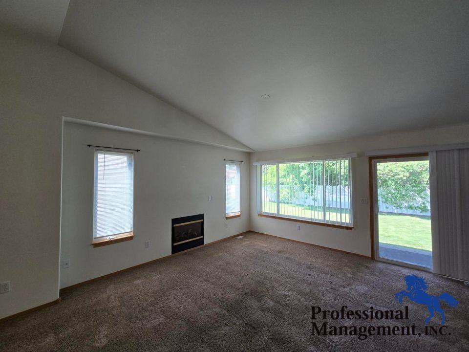 1117 Victory Ave - Photo 3 of 10