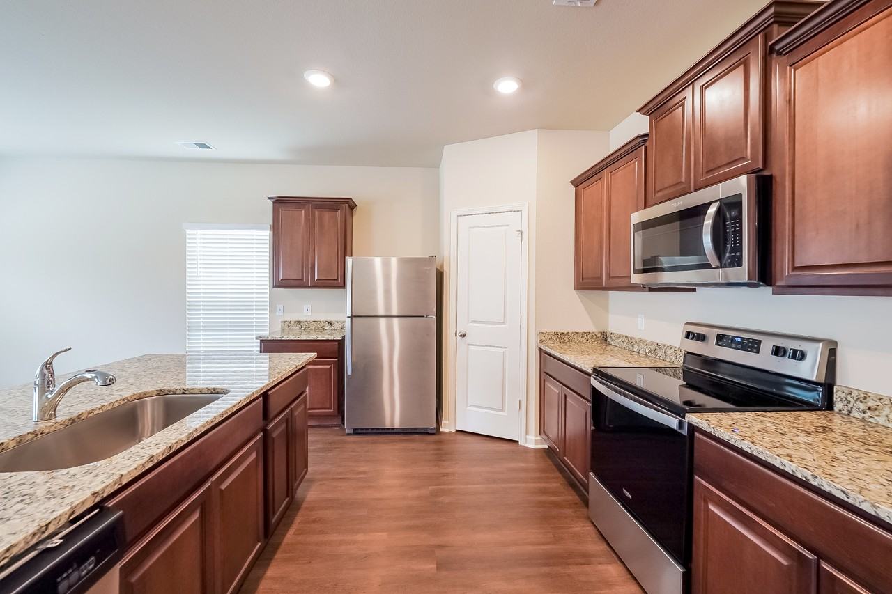 580 580 Clover Cir - Photo 5 of 30