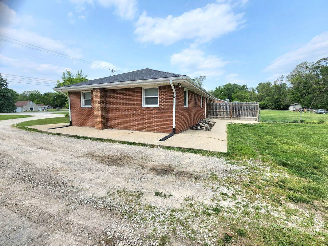 10143 Carpenter Rd - Photo 2 of 33