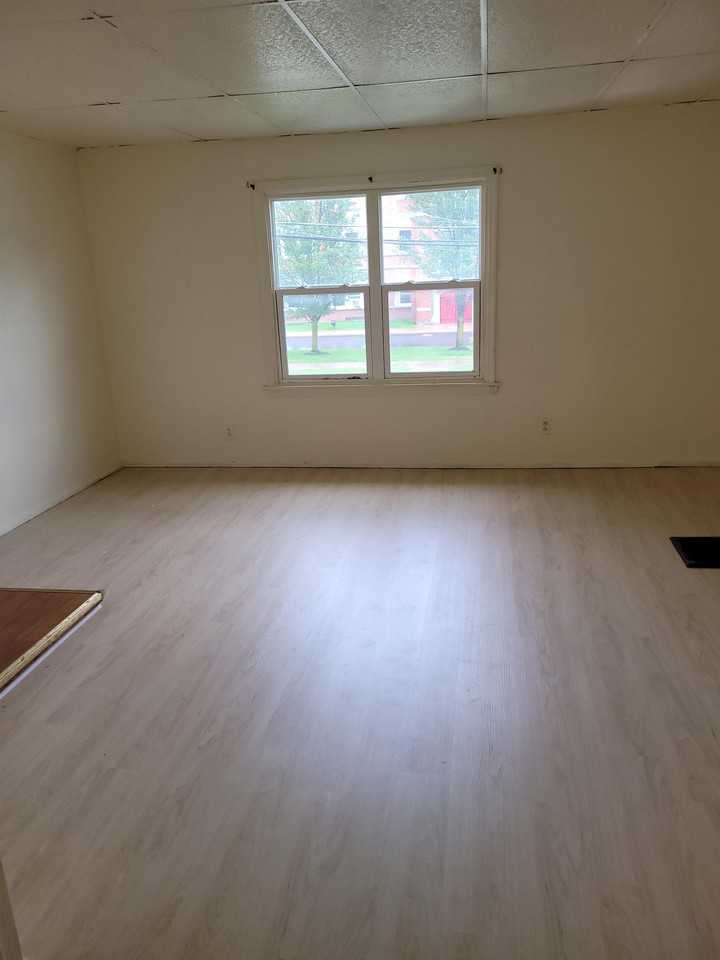 137 1/2 Canandaigua St - Photo 3 of 21