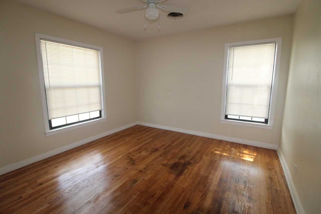 1309 Carol Way - Photo 2 of 9