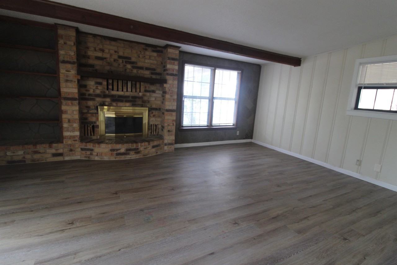 1309 Carol Way - Photo 3 of 9
