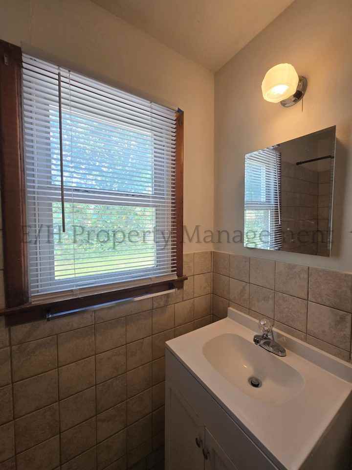 2204 W Grant St - Photo 3 of 21