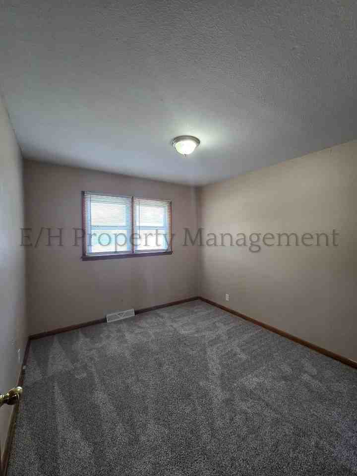 2204 W Grant St - Photo 2 of 21