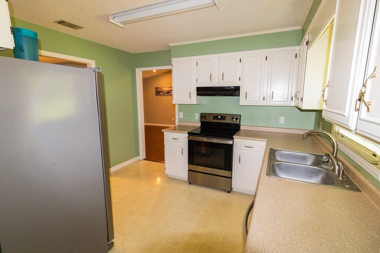 105 Circle Dr - Photo 3 of 19