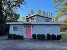 809 Laurel Ln - Photo 1 of 1