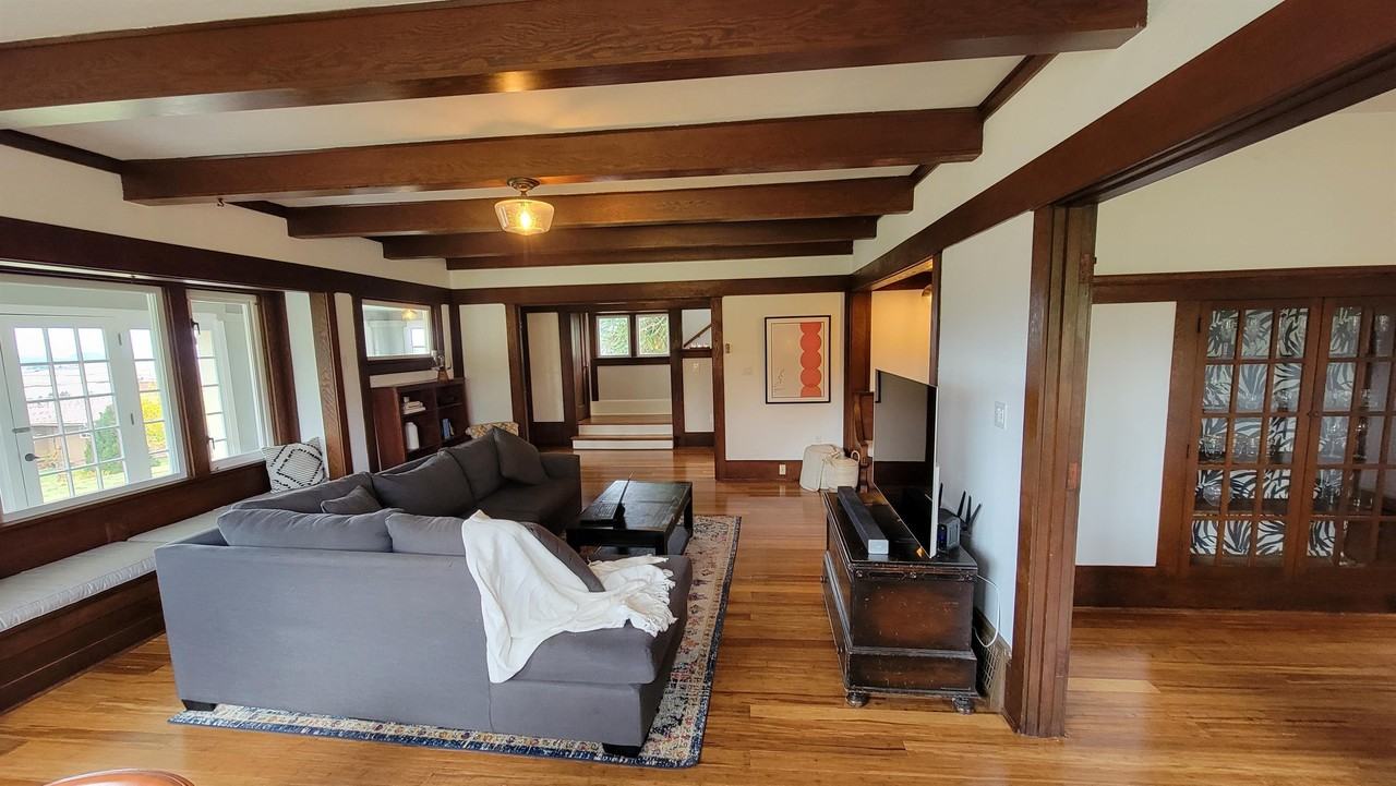 109 Harrison St - Photo 3 of 25