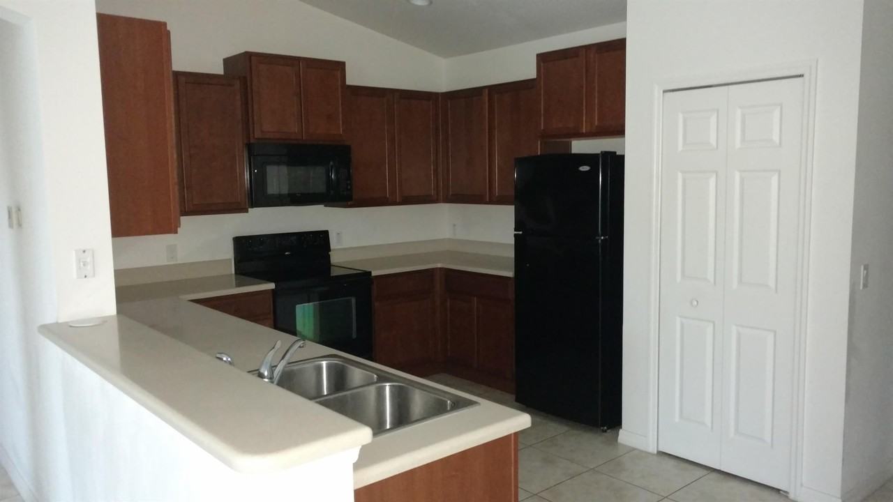 4030 Marina Isle Dr - Photo 3 of 48