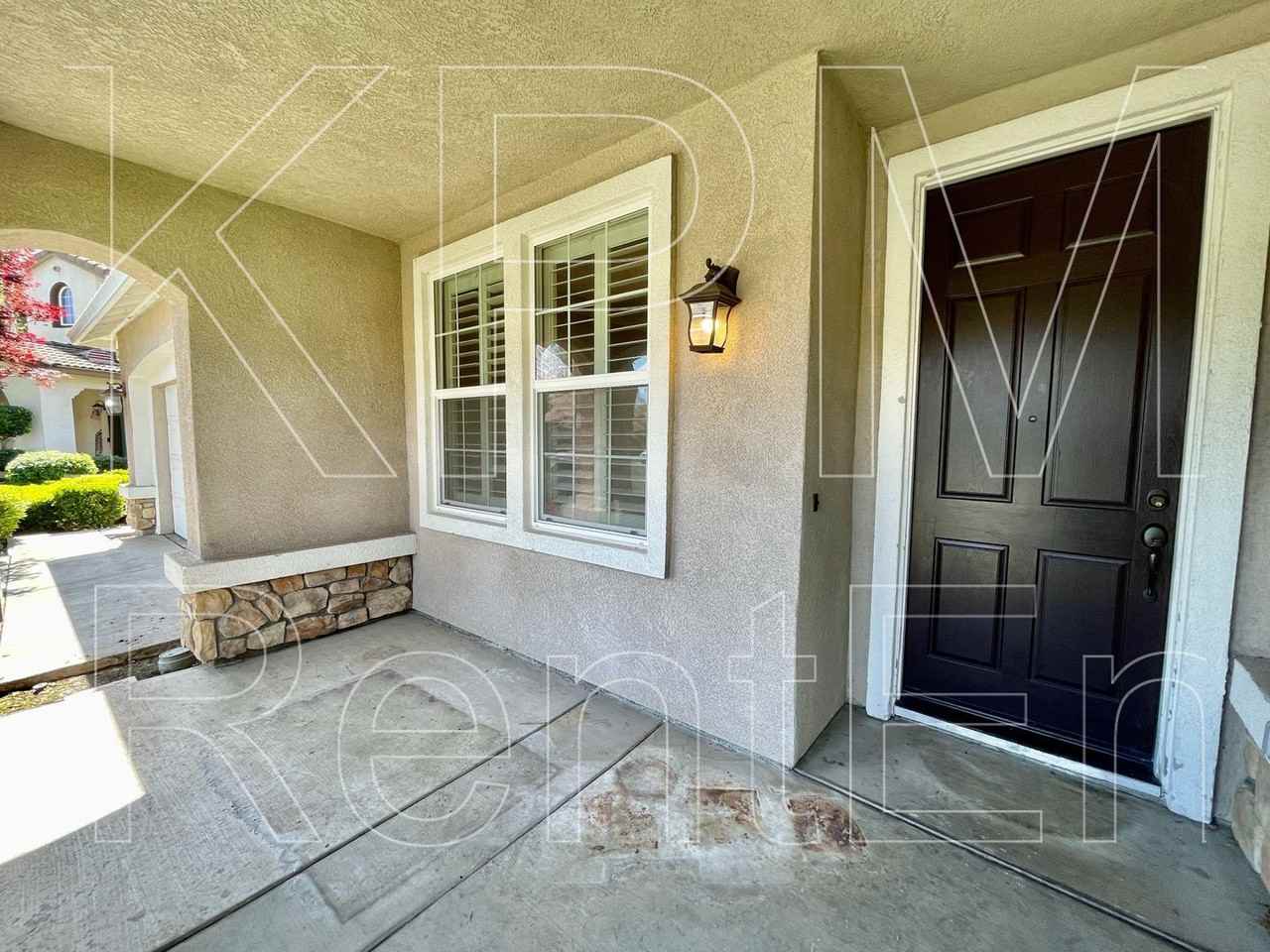 5879 Riverbank Cir - Photo 5 of 50