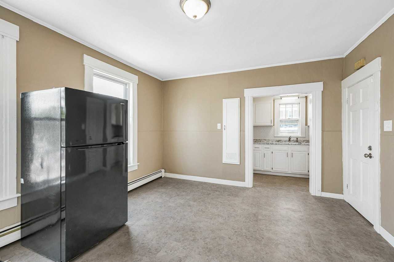 247 Spruce St - Photo 3 of 26