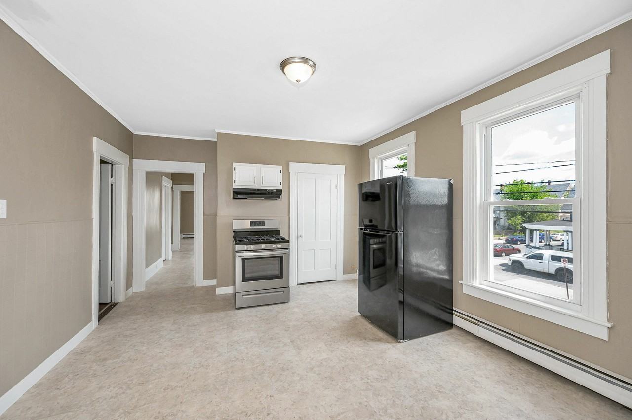 247 Spruce St - Photo 5 of 26