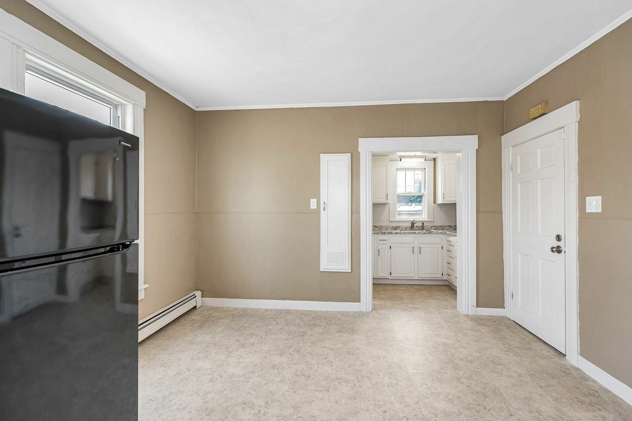 247 Spruce St - Photo 6 of 26