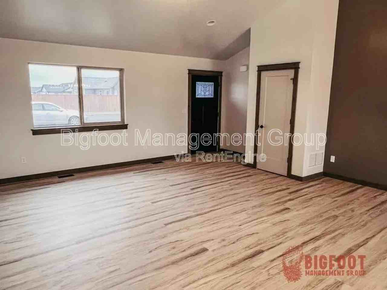 3931 Swan Rd - Photo 2 of 5