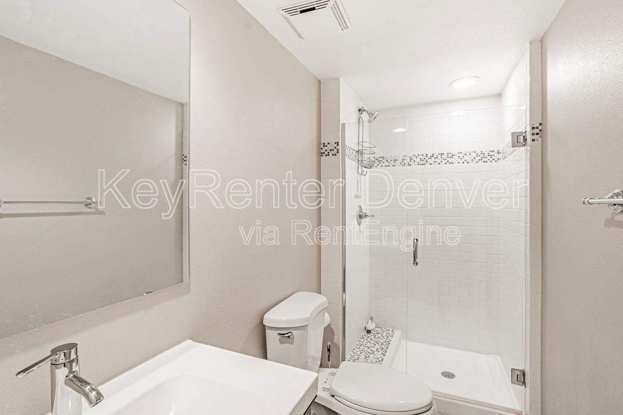 800 N Pearl St #202 - Photo 7 of 44