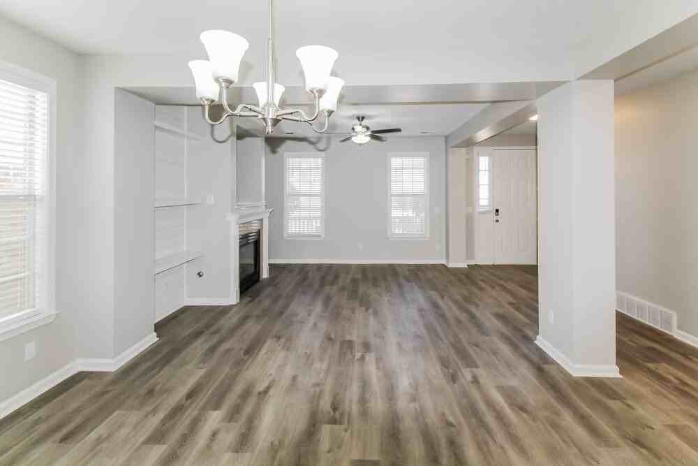 8565 Griffin Park Dr - Photo 7 of 17
