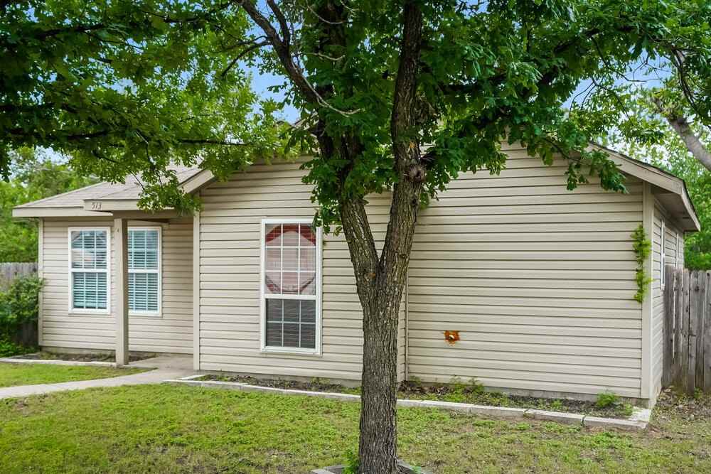 513 N Wood St - Photo 3 of 16