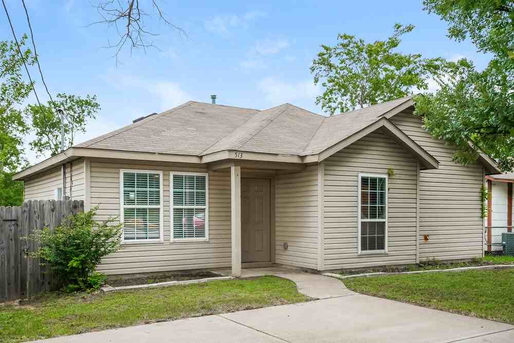 513 N Wood St - Photo 4 of 16