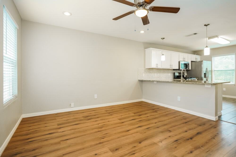 513 N Wood St - Photo 6 of 16