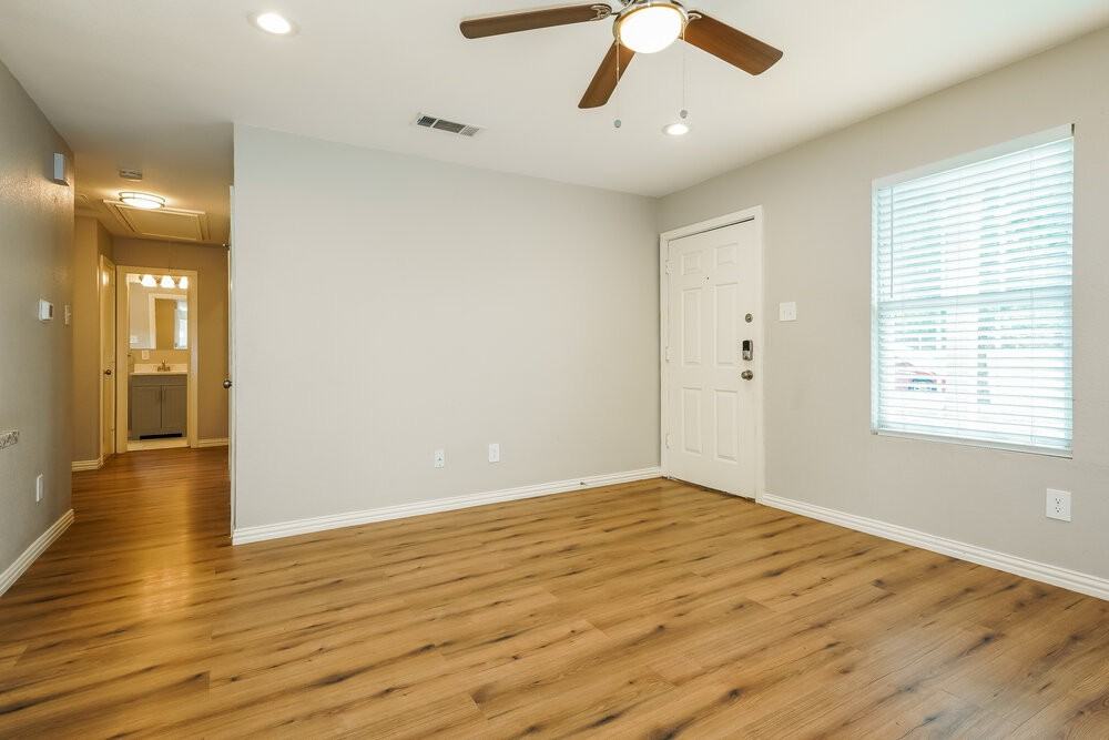 513 N Wood St - Photo 7 of 16