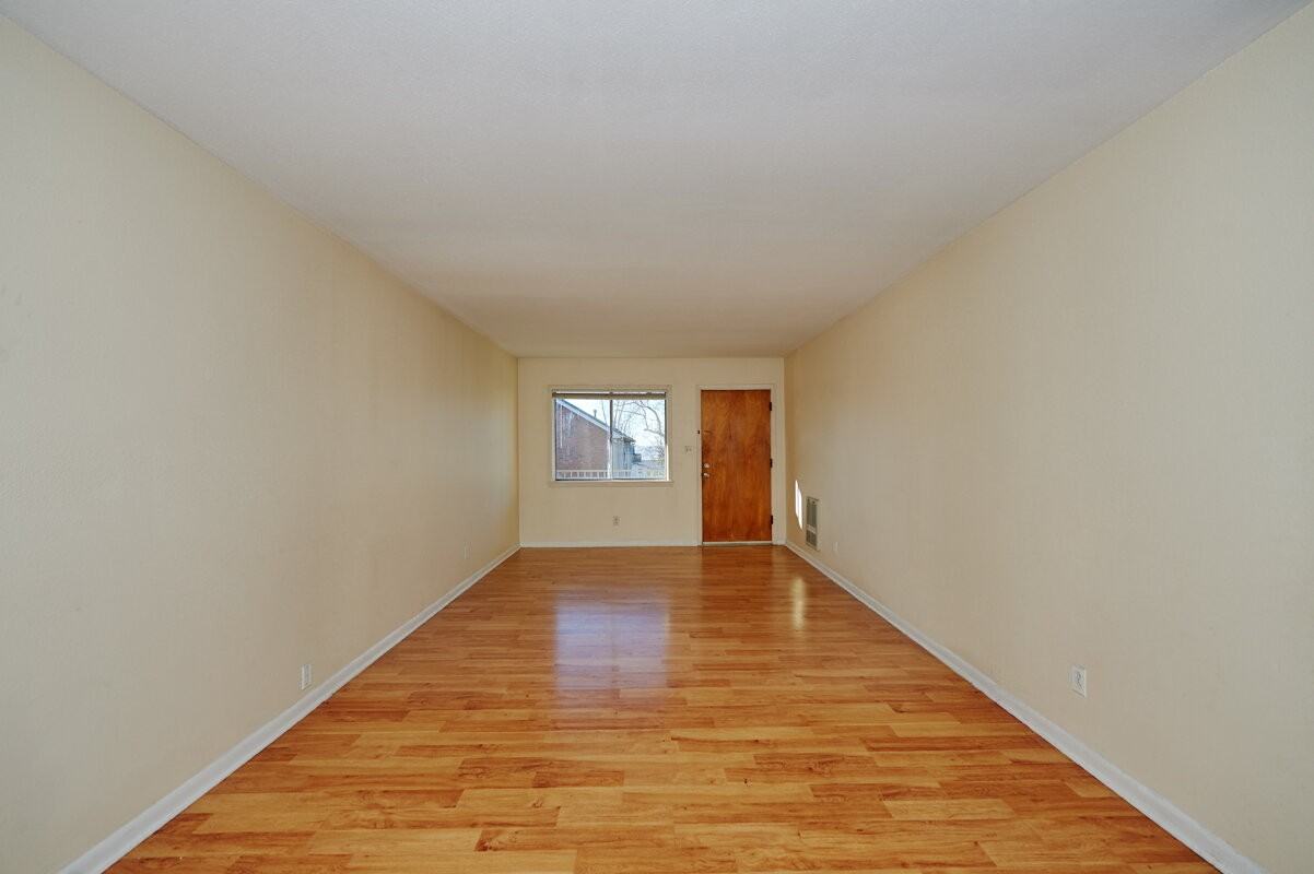 2414 Memorial Blvd #4 - Photo 2 of 7